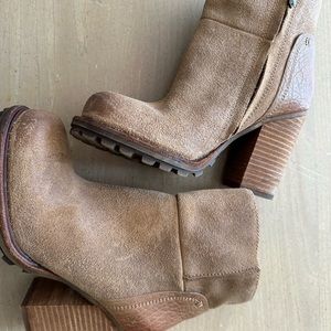 Women’s 6.5 tan leather Sam Edelman ankle boots. Extremely lightly worn.